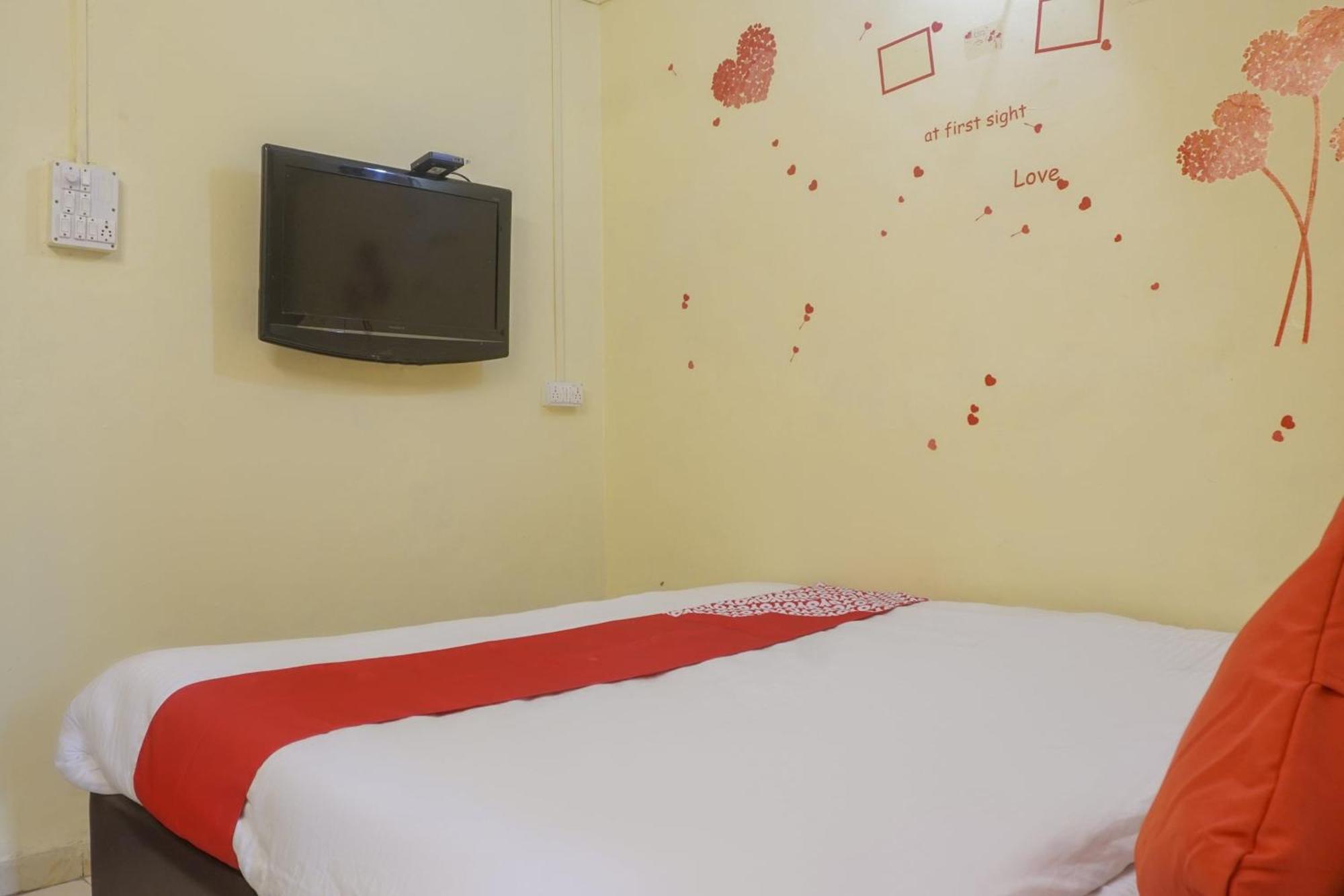 โอโย 74900 อาร์ เค โฮเทล Hotel Pimpri-Chinchwad ภายนอก รูปภาพ